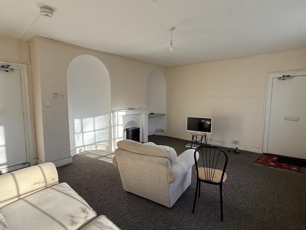 Lot: 111 - SUBSTANTIAL PERIOD PROPERTY ARRANGED AS FOUR FLATS ON A LARGE PLOT WITH REAR FRONTAGE FOR REFURBISHMENT AND WITH POTENTIAL - Second View of Living Room in Flat 1 of Period House Arranged as Four Flats